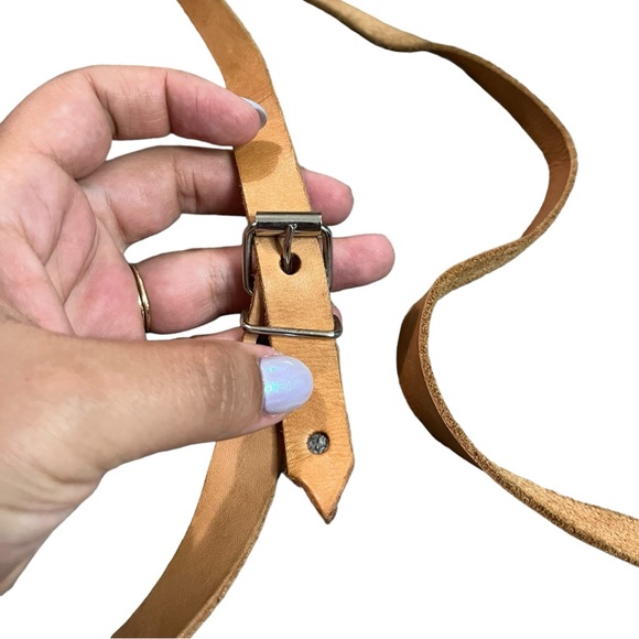 Vintage Mexican Hand Tooled Leather Crossbody Bag - Picture 9 of 11